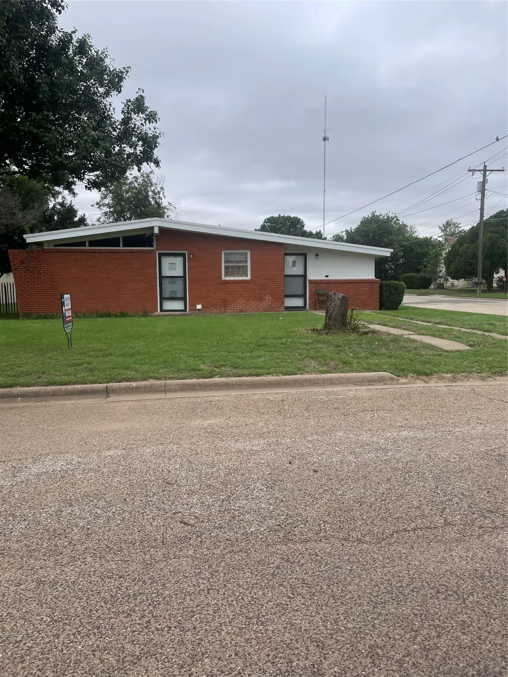 1140 W Forest Street Munday, TX 76371