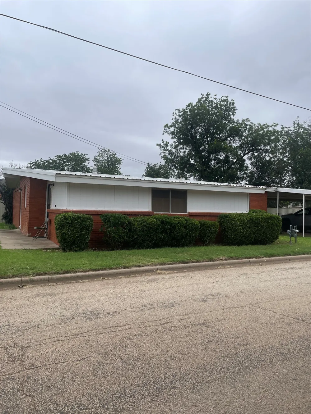 1140 W Forest Street Munday, TX 76371