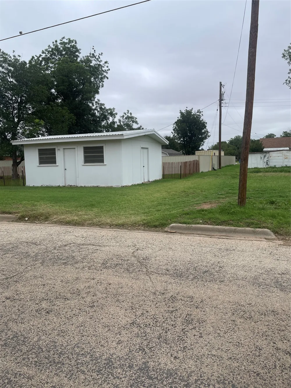 1140 W Forest Street Munday, TX 76371