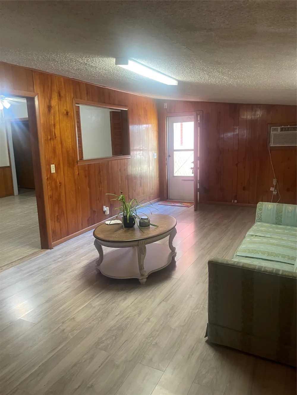 1140 W Forest Street Munday, TX 76371