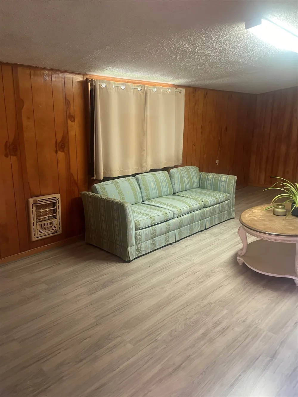 1140 W Forest Street Munday, TX 76371