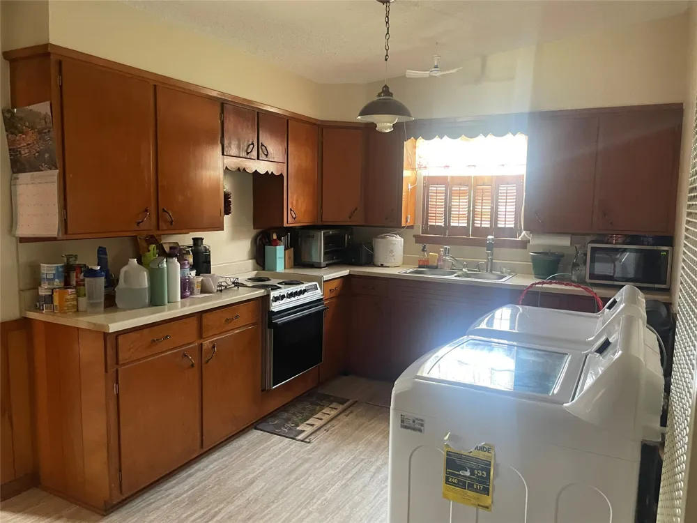 1140 W Forest Street Munday, TX 76371