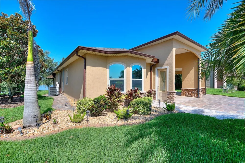 492 MEANDERING WAY Polk City, FL 33868