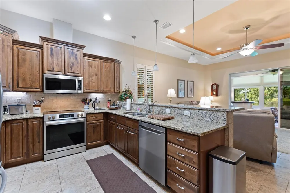 492 MEANDERING WAY Polk City, FL 33868