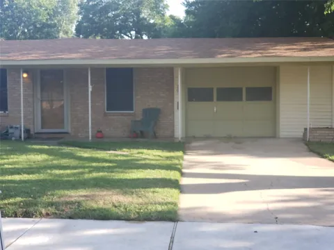 203 W Odell Street W