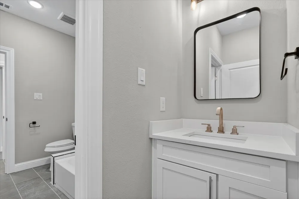 808 Premier Grand Prairie, TX 75051