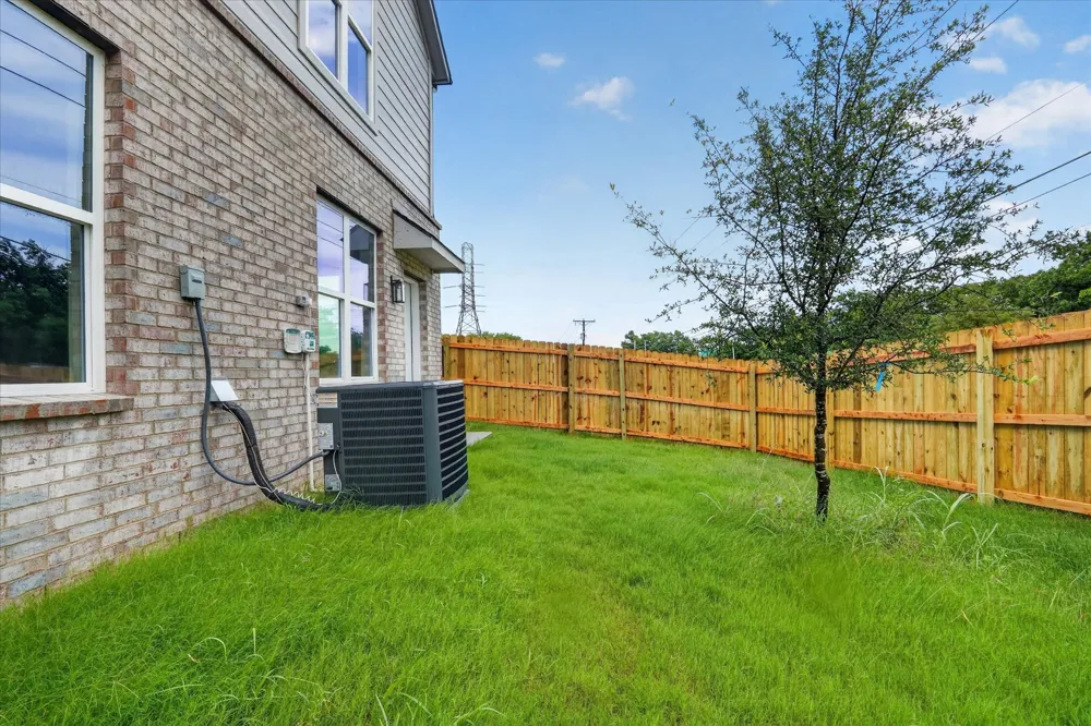 808 Premier Grand Prairie, TX 75051