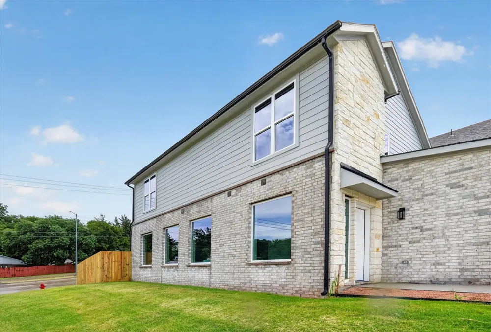 808 Premier Grand Prairie, TX 75051