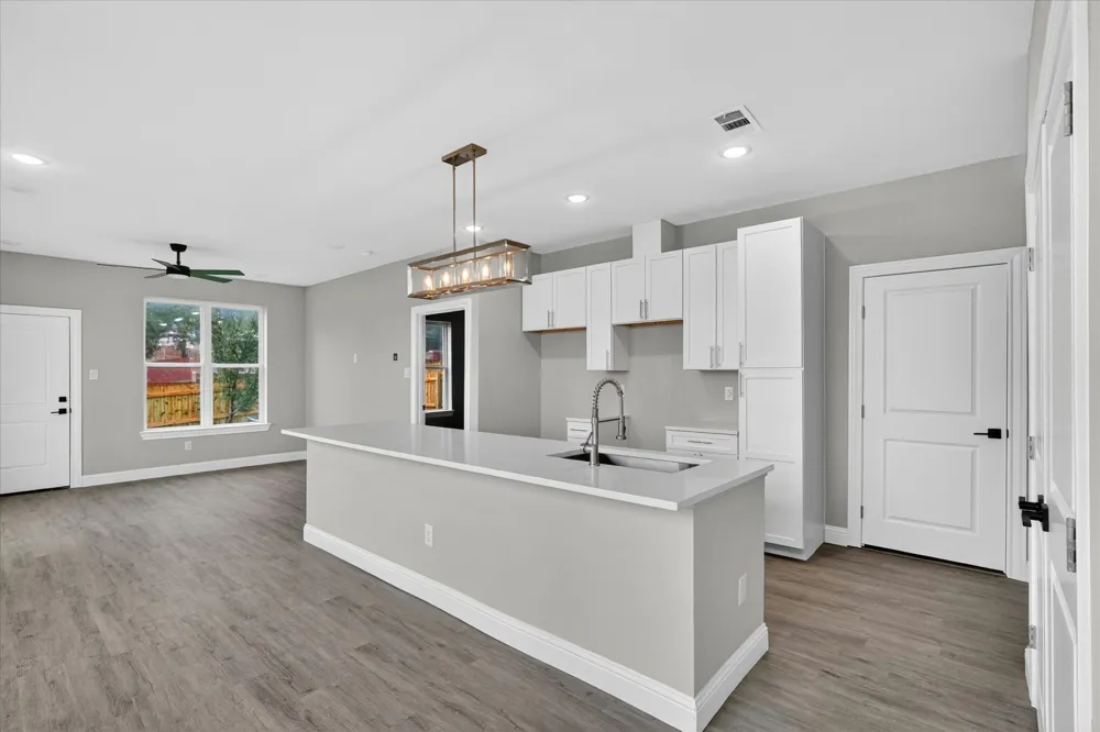808 Premier Grand Prairie, TX 75051