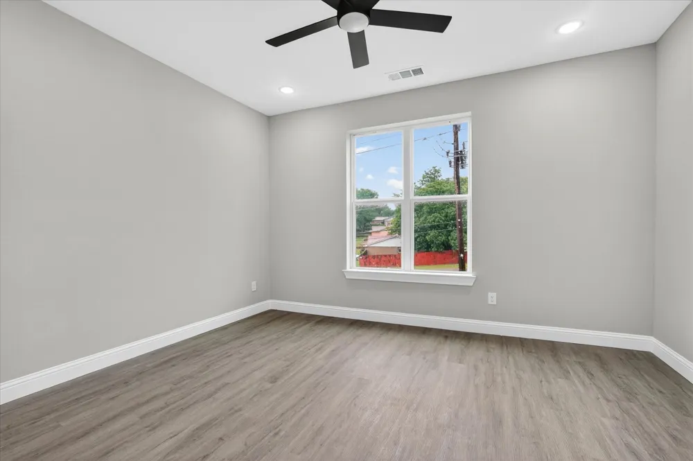 808 Premier Grand Prairie, TX 75051