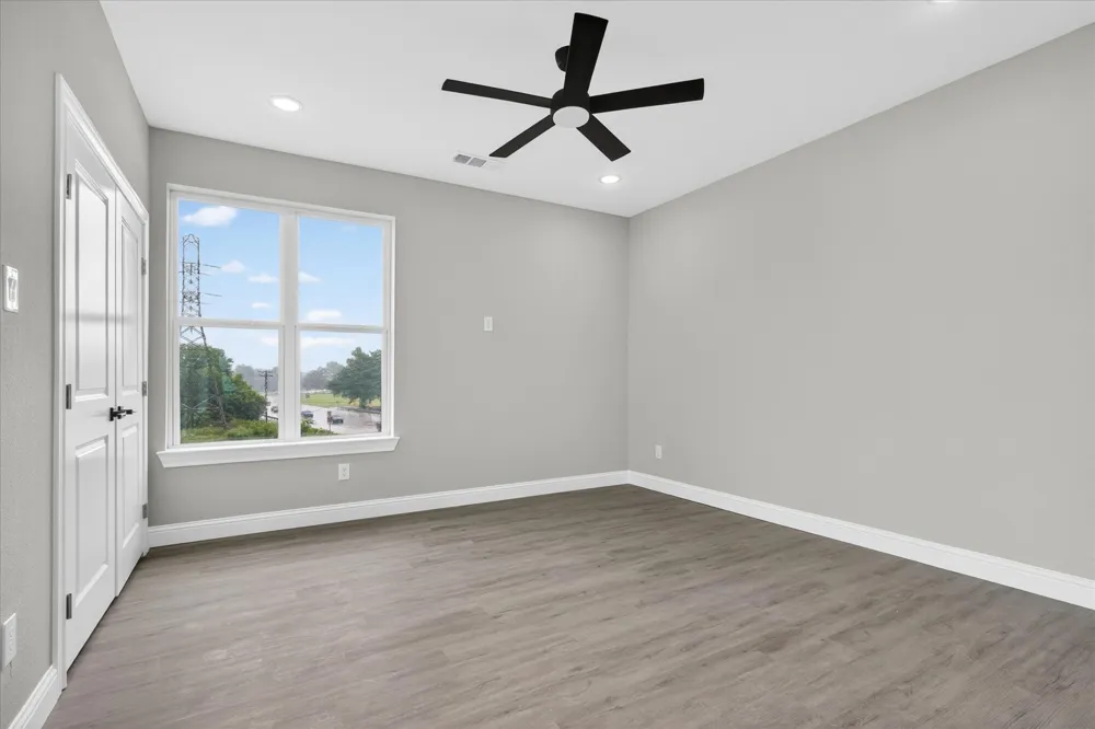 808 Premier Grand Prairie, TX 75051