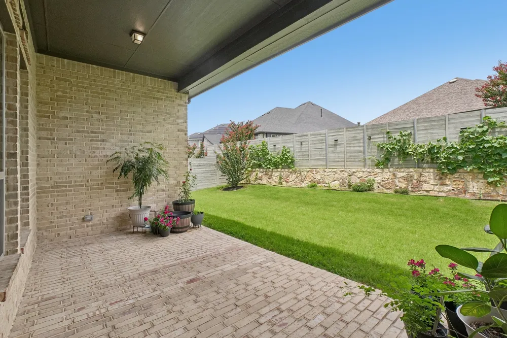 1816 LONGSPUR DRIVE Argyle, TX 76226