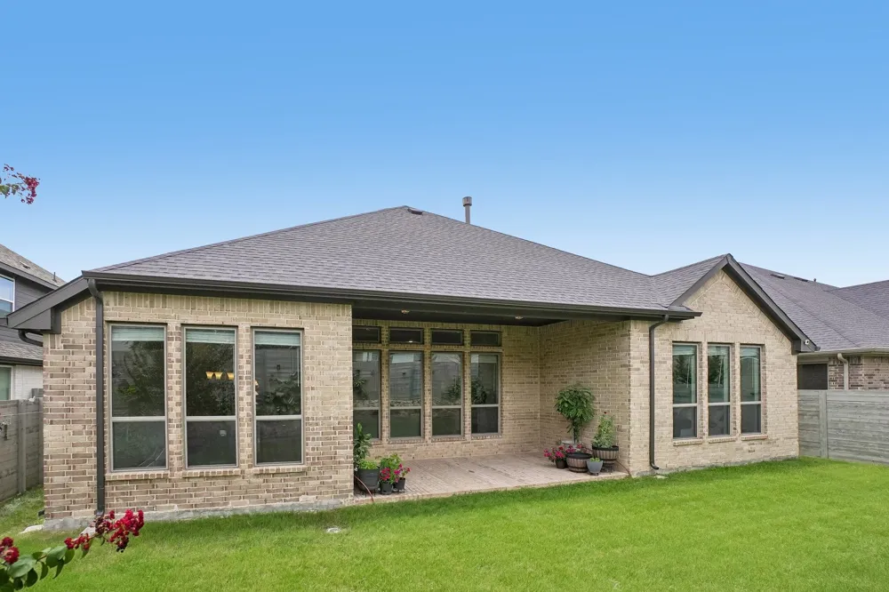 1816 LONGSPUR DRIVE Argyle, TX 76226