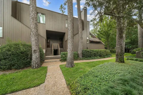 11 Litchfield Lane