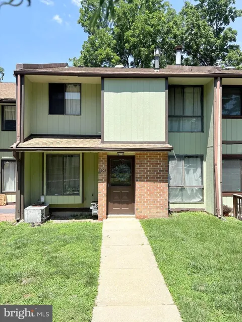 2205 GREENWOOD DRIVE