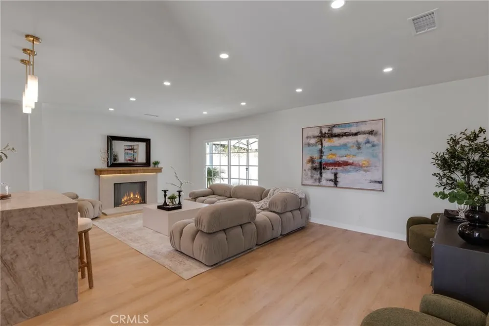 13131 Crewe North Hollywood, CA 91605