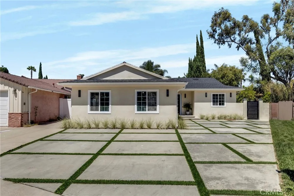 13131 Crewe North Hollywood, CA 91605
