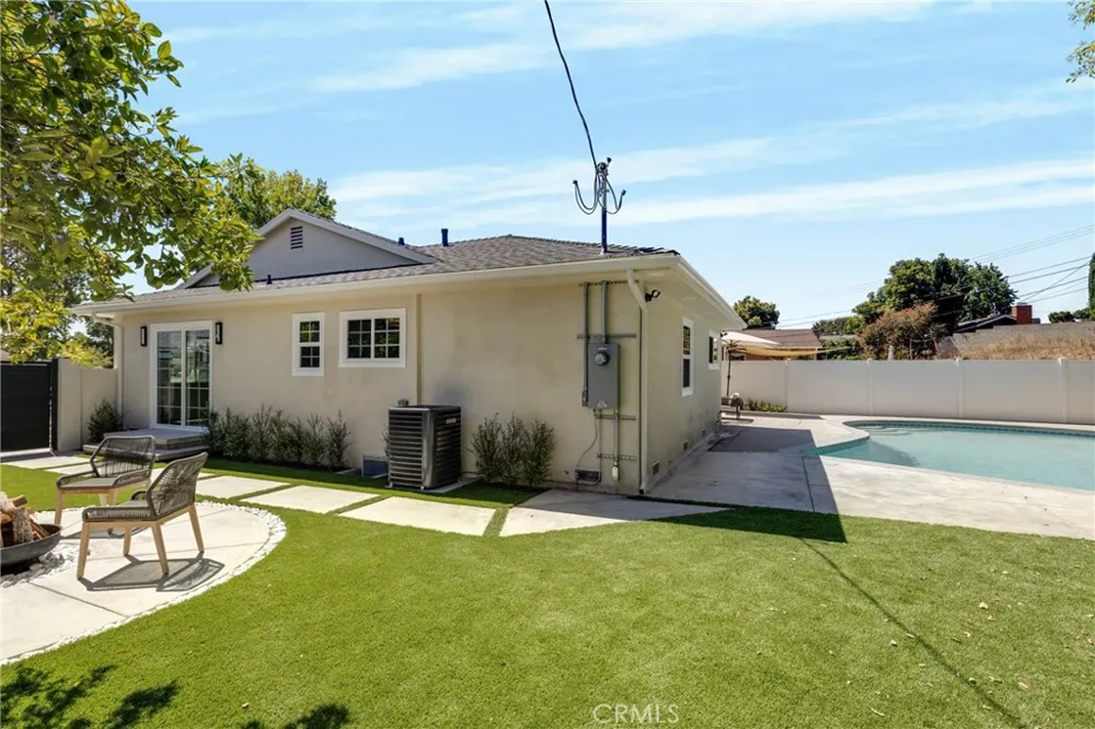 13131 Crewe North Hollywood, CA 91605