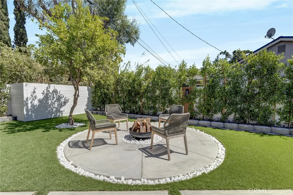 13131 Crewe North Hollywood, CA 91605
