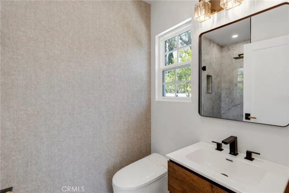 13131 Crewe North Hollywood, CA 91605