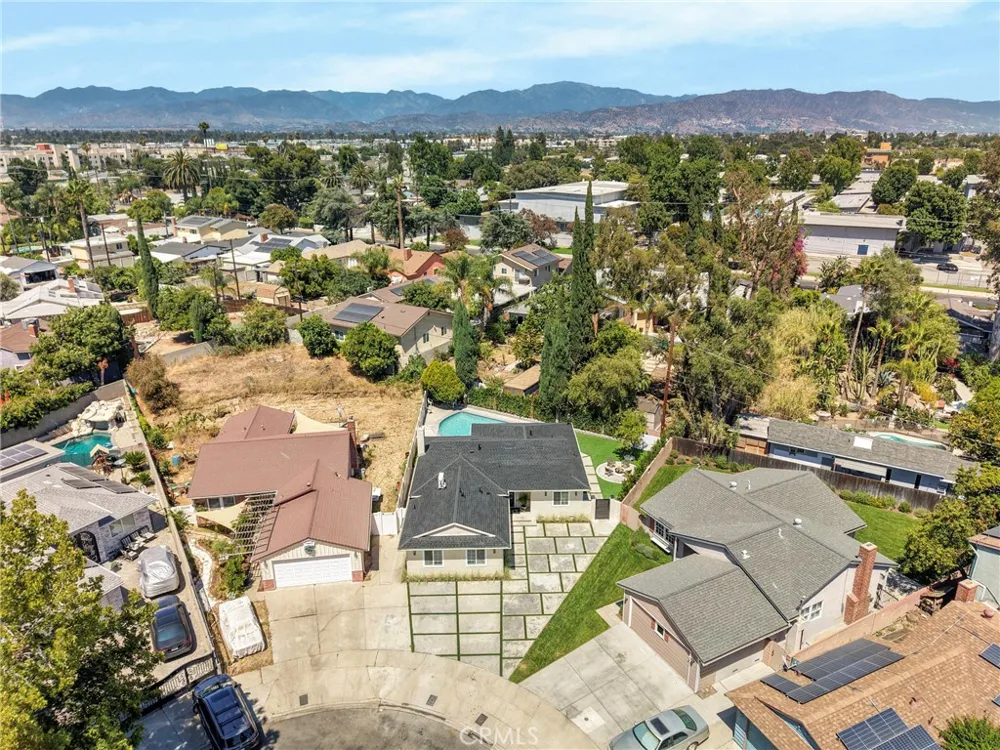 13131 Crewe North Hollywood, CA 91605