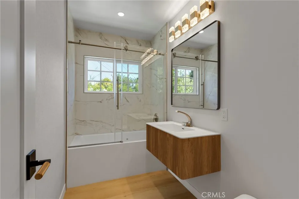 13131 Crewe North Hollywood, CA 91605