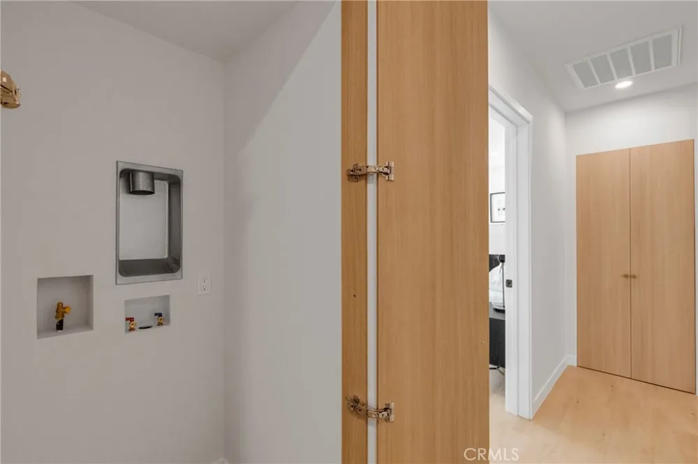 13131 Crewe North Hollywood, CA 91605