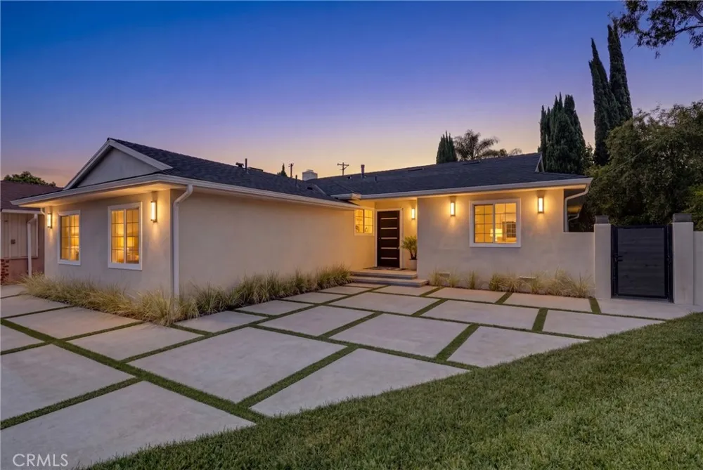 13131 Crewe North Hollywood, CA 91605