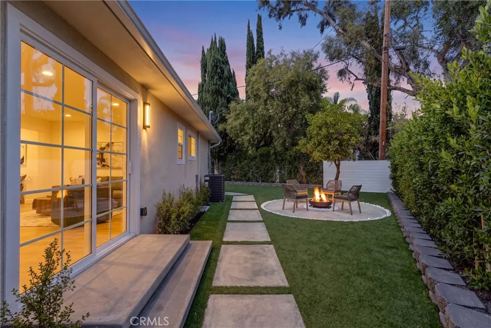 13131 Crewe North Hollywood, CA 91605