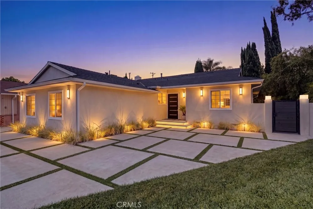 13131 Crewe North Hollywood, CA 91605