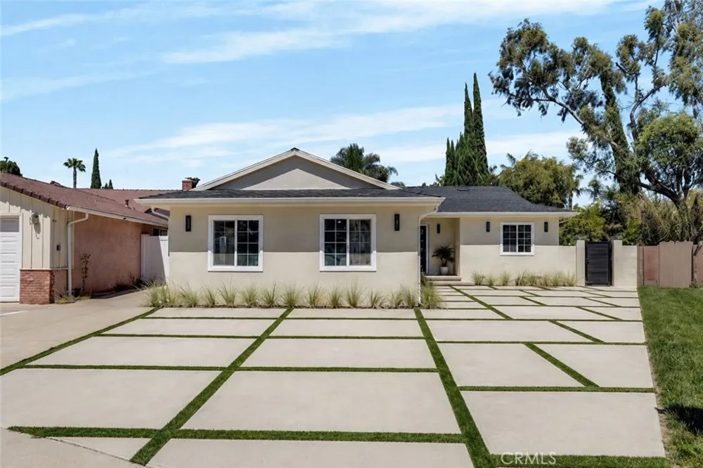 13131 Crewe North Hollywood, CA 91605