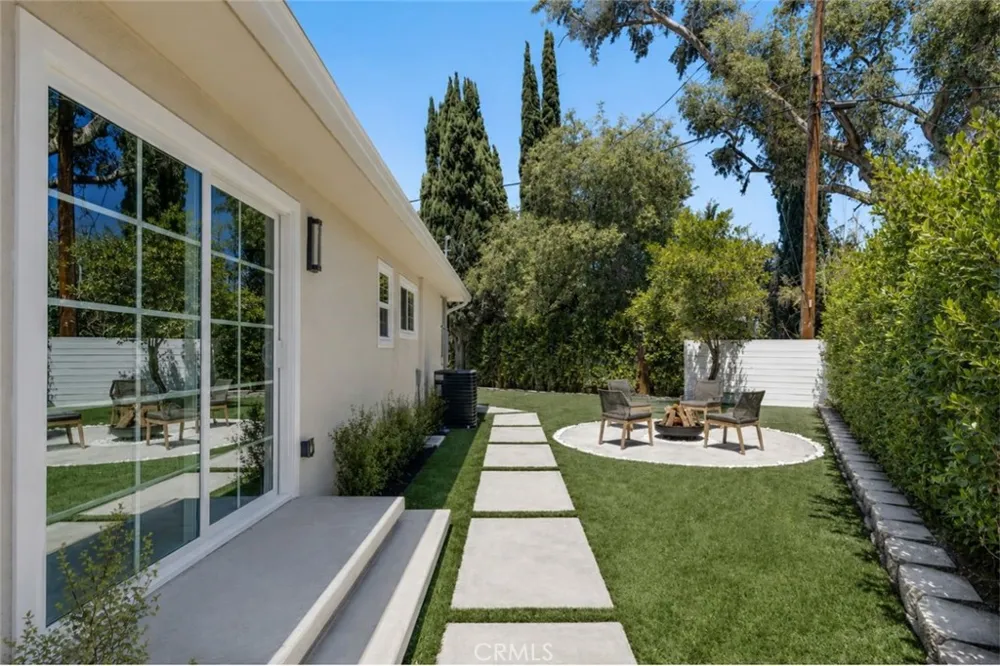 13131 Crewe North Hollywood, CA 91605