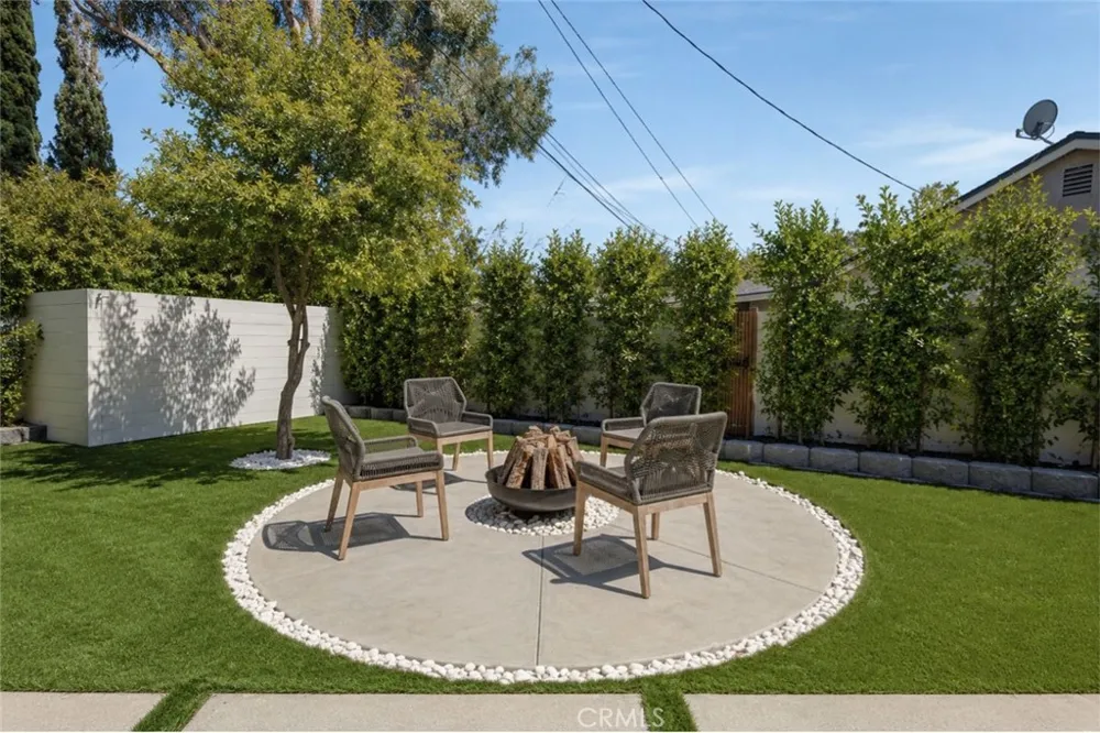 13131 Crewe North Hollywood, CA 91605