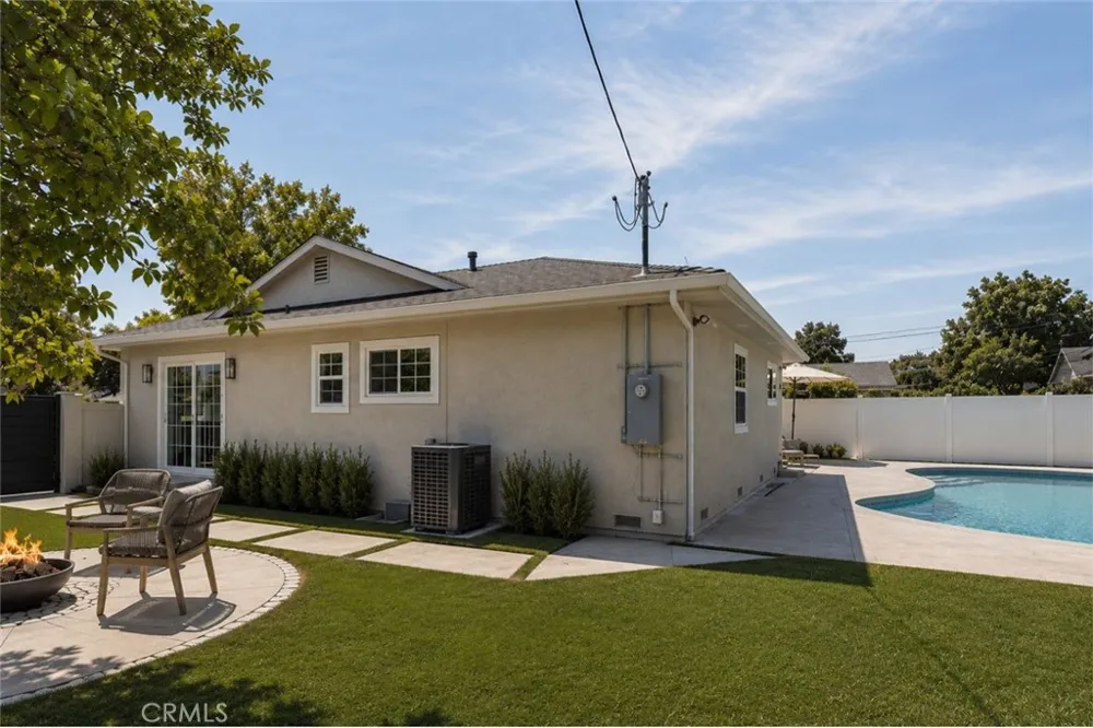 13131 Crewe North Hollywood, CA 91605