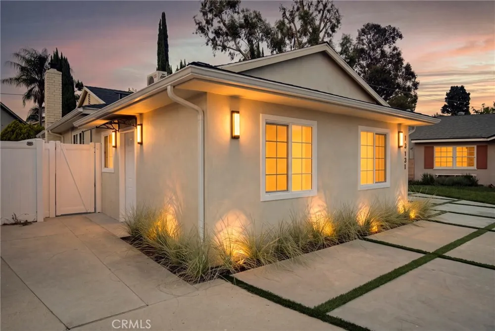 13131 Crewe North Hollywood, CA 91605