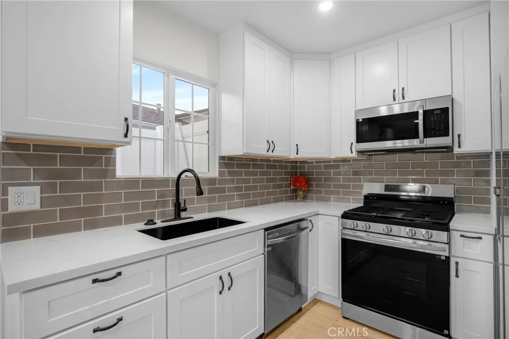 13131 Crewe North Hollywood, CA 91605