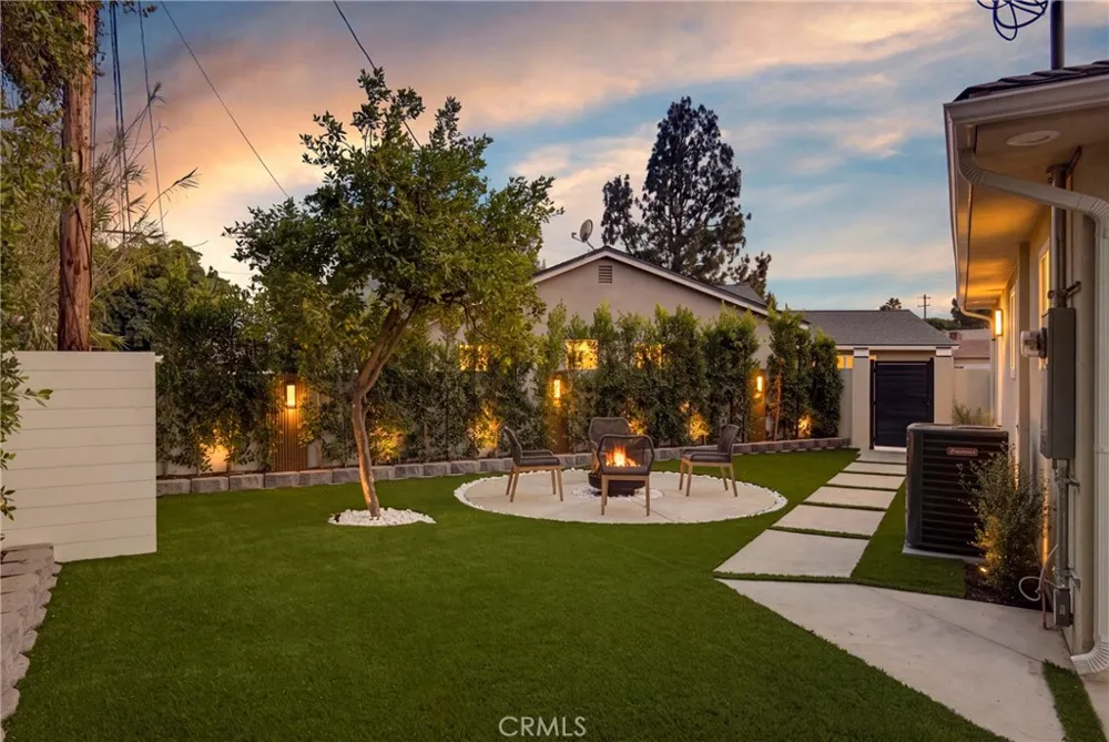13131 Crewe North Hollywood, CA 91605