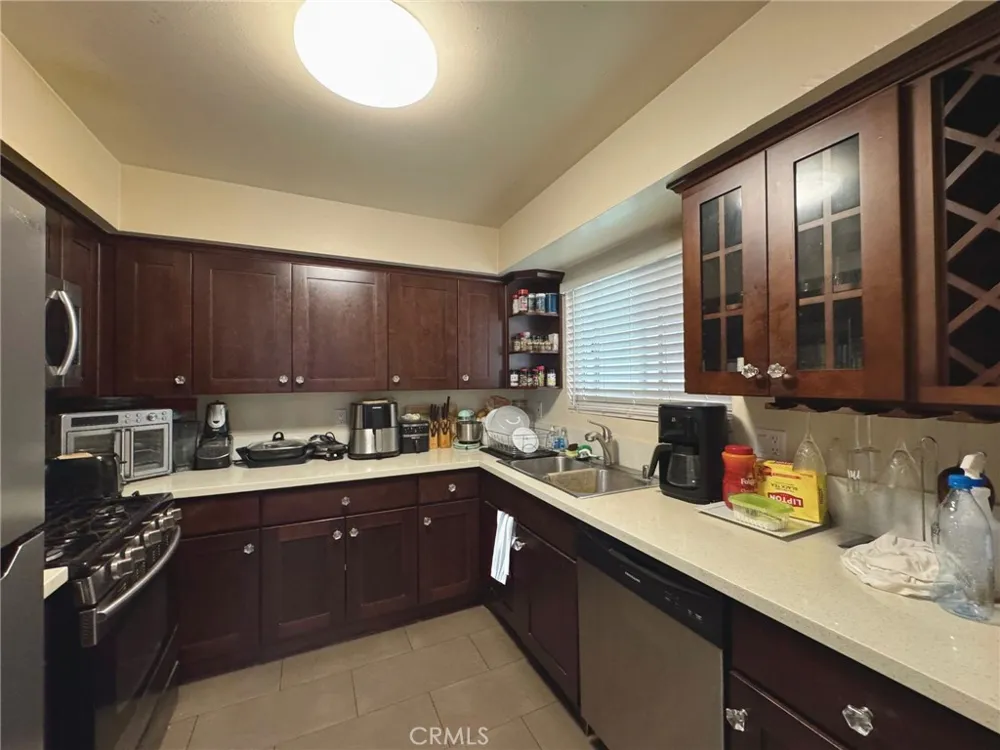 9382 Shadowood Drive Montclair, CA 91763
