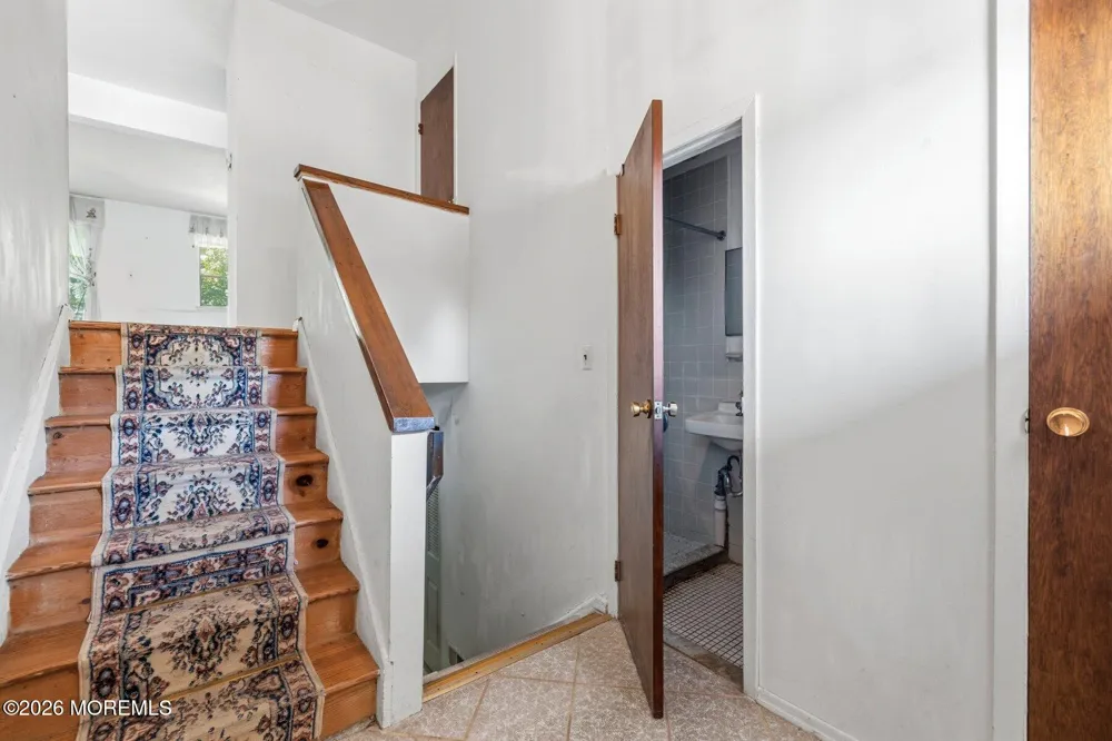 703 Merrywood Drive Edison, NJ 08817