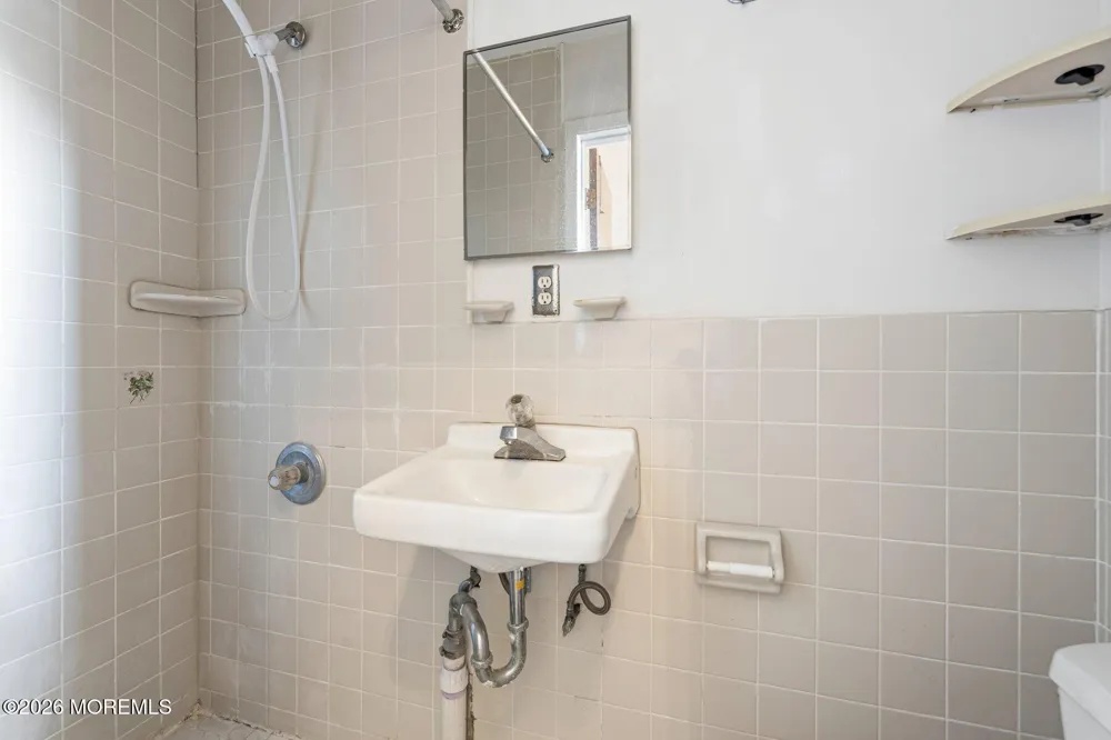 703 Merrywood Drive Edison, NJ 08817