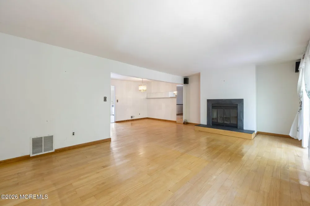 703 Merrywood Drive Edison, NJ 08817