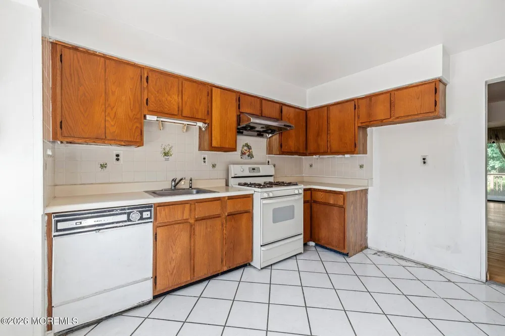 703 Merrywood Drive Edison, NJ 08817