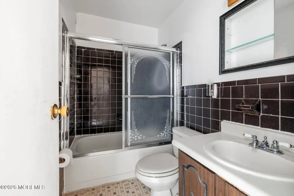 703 Merrywood Drive Edison, NJ 08817