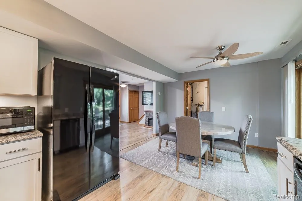 1034 Parkway Waterford Charter Township, MI 48328