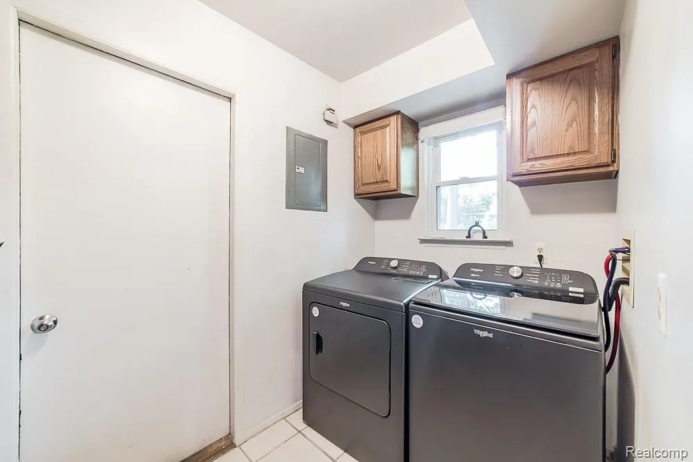 1034 Parkway Waterford Charter Township, MI 48328
