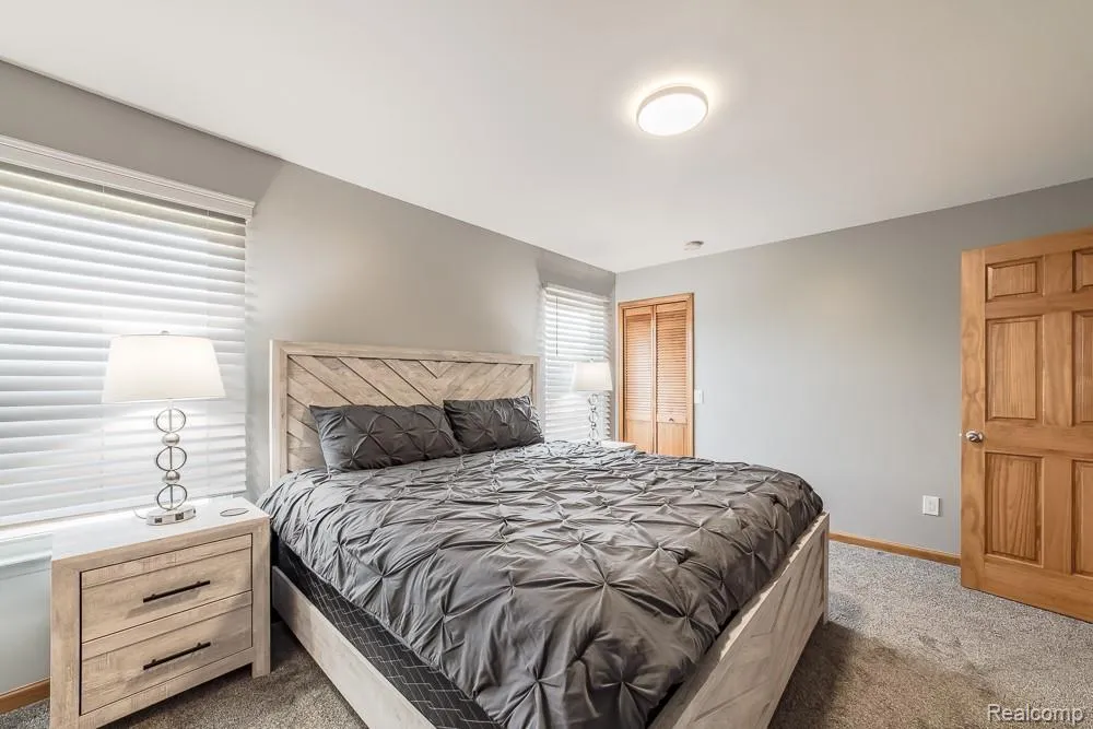 1034 Parkway Waterford Charter Township, MI 48328