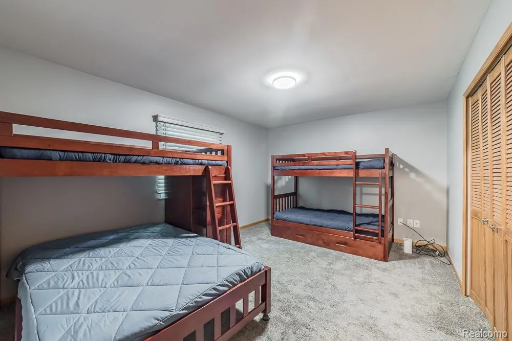 1034 Parkway Waterford Charter Township, MI 48328