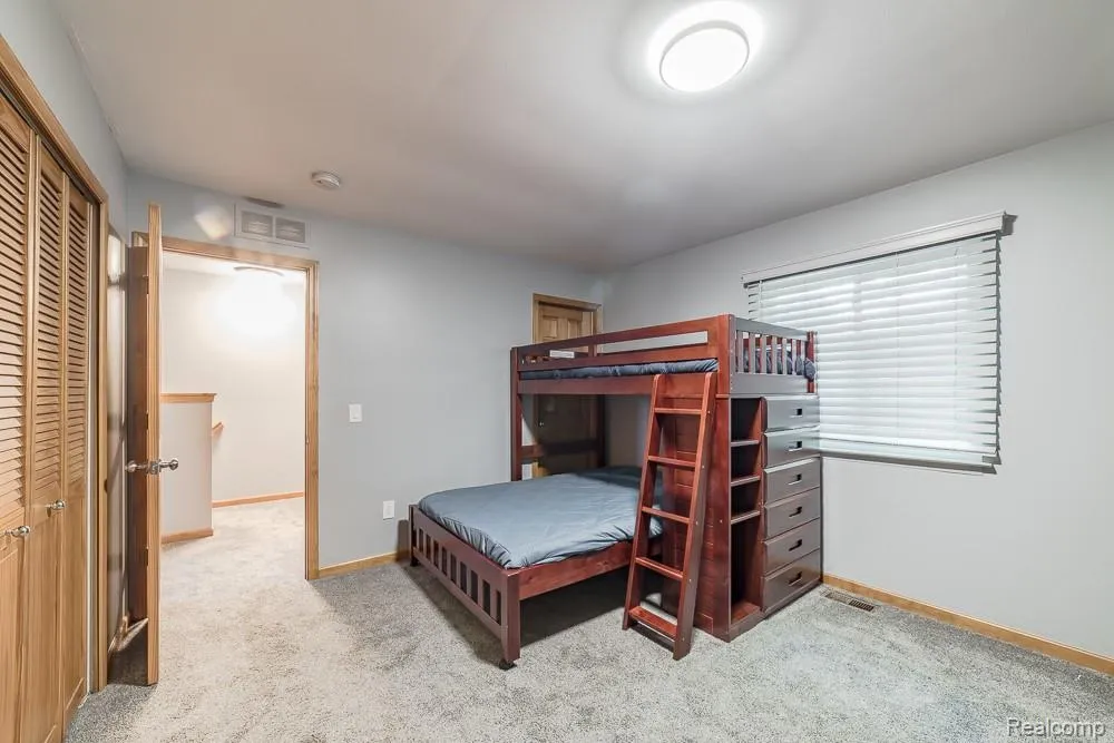 1034 Parkway Waterford Charter Township, MI 48328