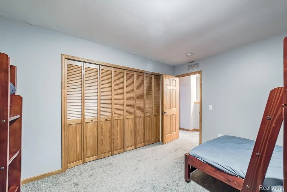 1034 Parkway Waterford Charter Township, MI 48328