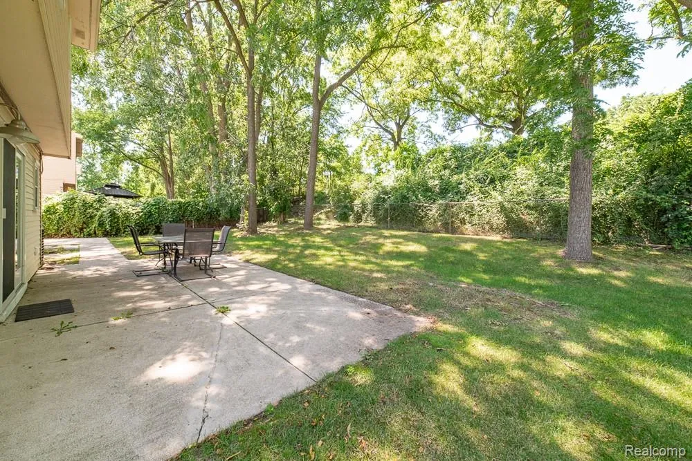 1034 Parkway Waterford Charter Township, MI 48328